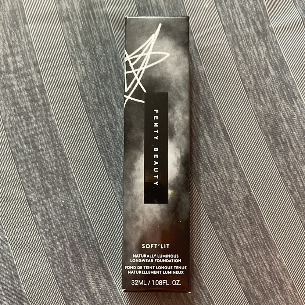 Fenty 310 Soft’Lit Naturally Luminous Longwear Foundation - Picture 3 of 6